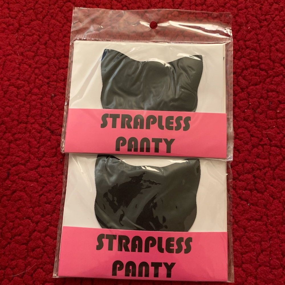 2 strapless thongs